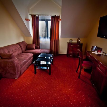 Hotel Dwa Bratanki à Rzeszów Extérieur photo