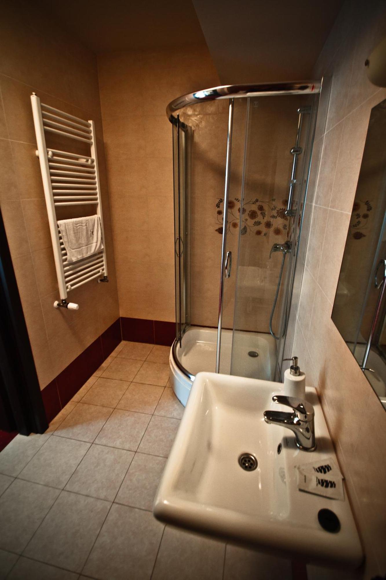 Hotel Dwa Bratanki à Rzeszów Extérieur photo