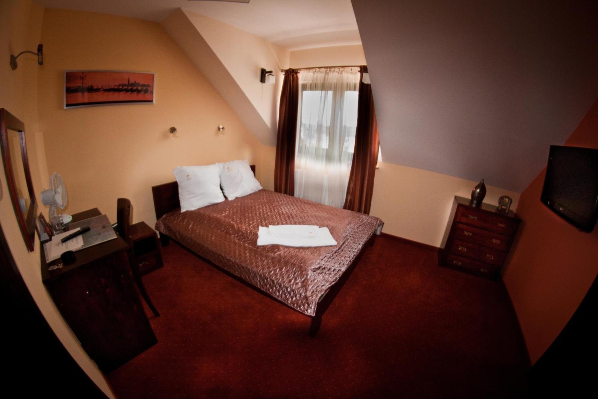 Hotel Dwa Bratanki à Rzeszów Extérieur photo