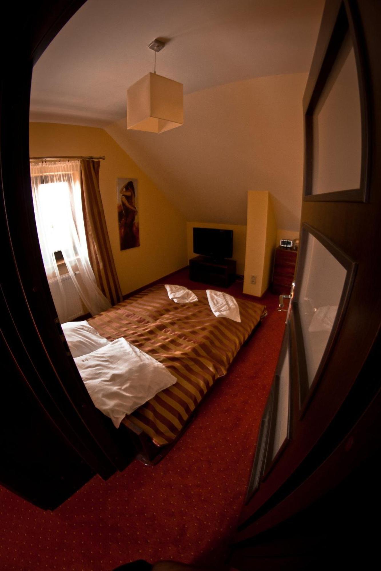 Hotel Dwa Bratanki à Rzeszów Extérieur photo