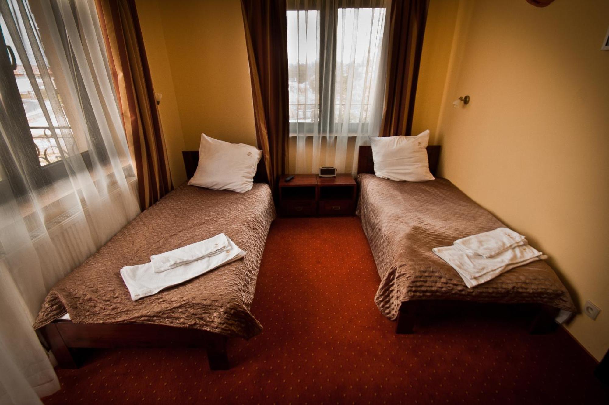 Hotel Dwa Bratanki à Rzeszów Extérieur photo