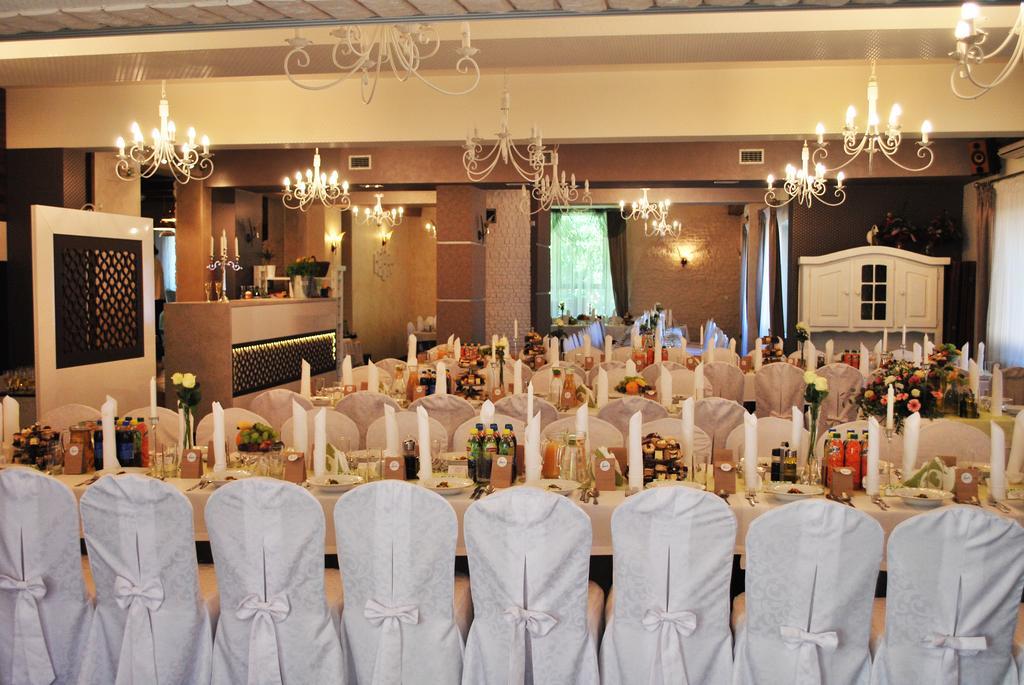 Hotel Dwa Bratanki à Rzeszów Extérieur photo