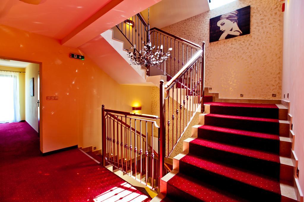 Hotel Dwa Bratanki à Rzeszów Extérieur photo